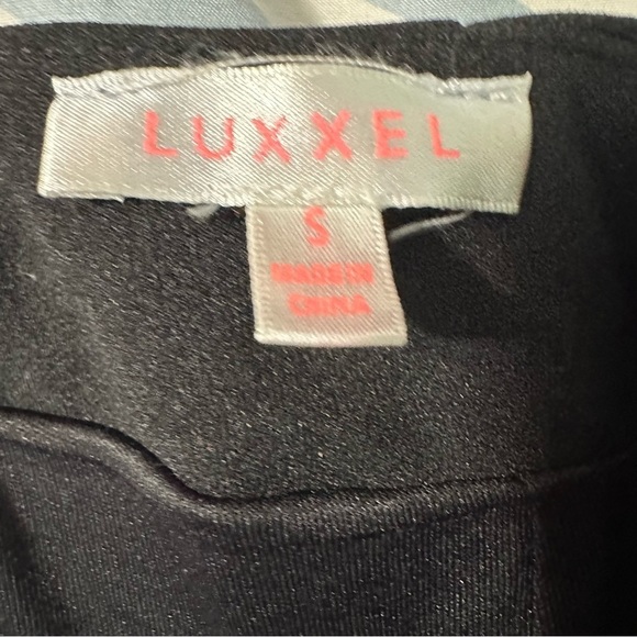 Luxxel Embroidered shorts women's size small - Picture 5 of 5